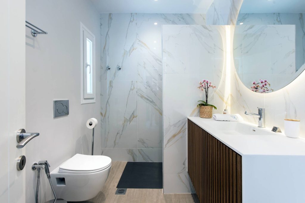 Lucky villas corfu bathroom upstairs 01