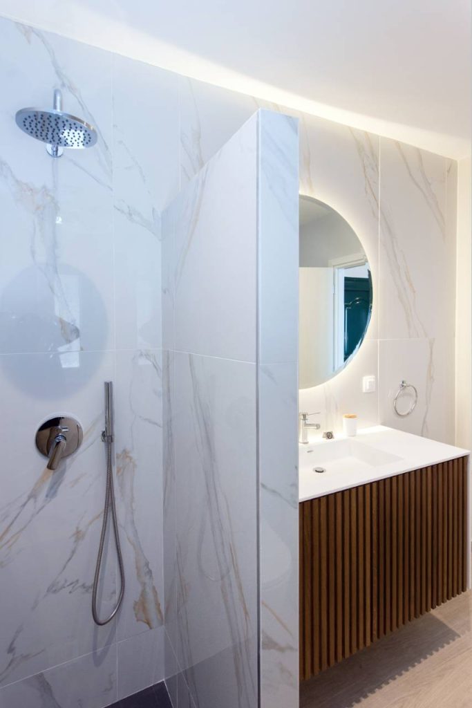 Lucky villas corfu bathroom upstairs 02