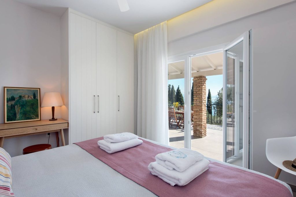 Lucky villas corfu ensuite bd 01 02