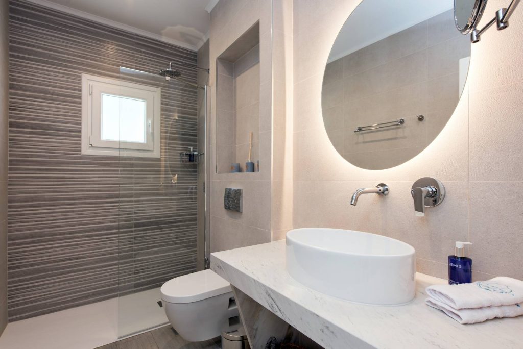 Lucky villas corfu ensuite bd 01 04