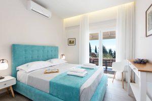 Lucky villas corfu ensuite bd 01