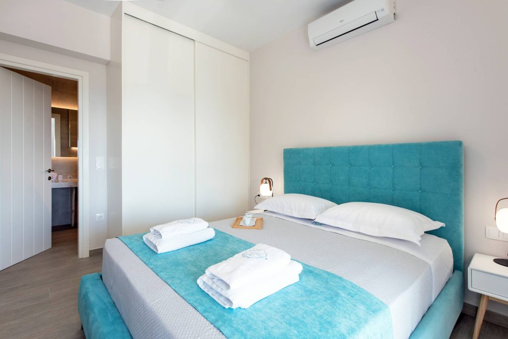 Lucky villas corfu ensuite bd 02