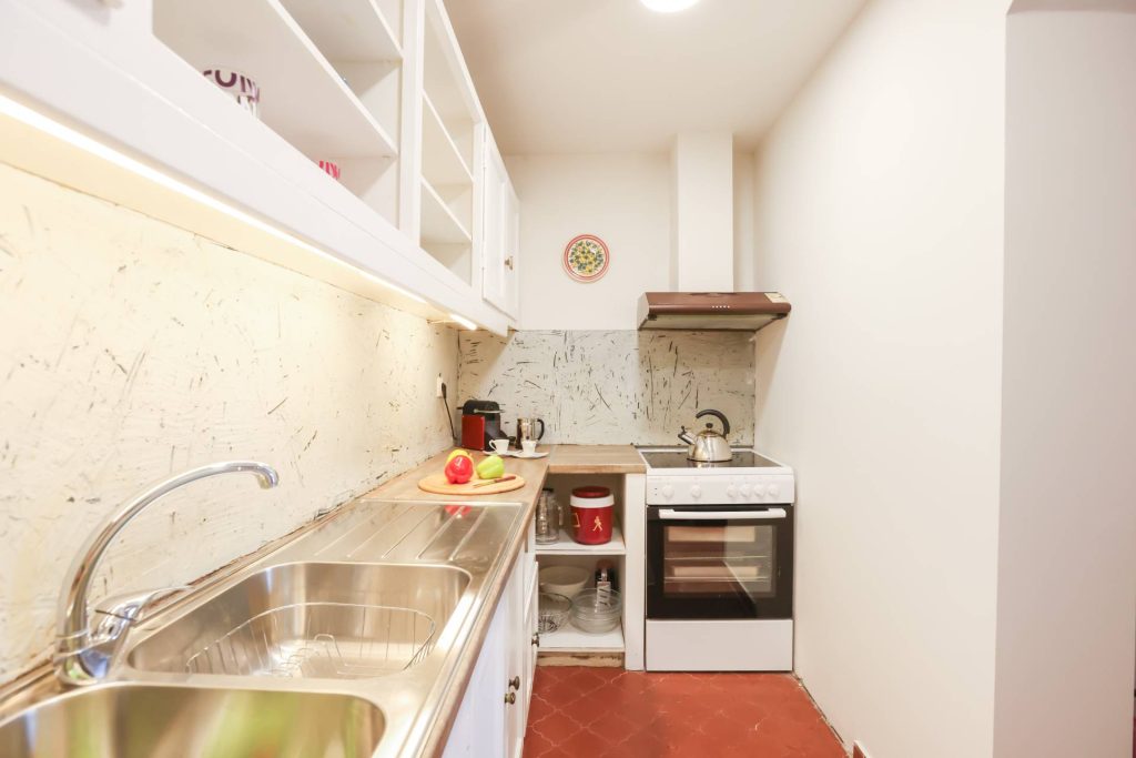 lucky villas guest house kitchen 02