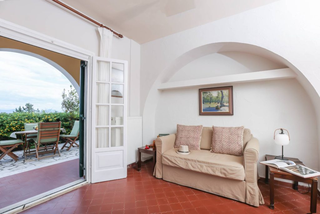 lucky villas guest house living room 01