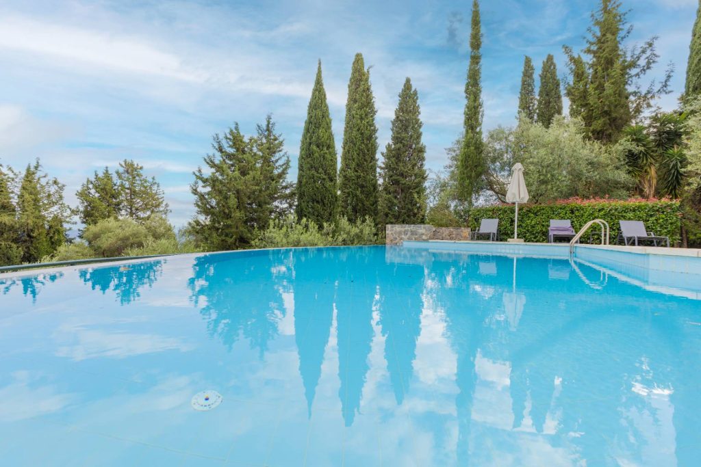 lucky villas guest house pool view 01