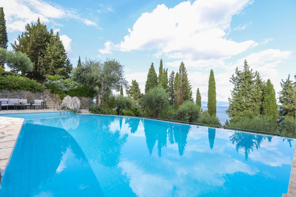 lucky villas guest house pool view 02