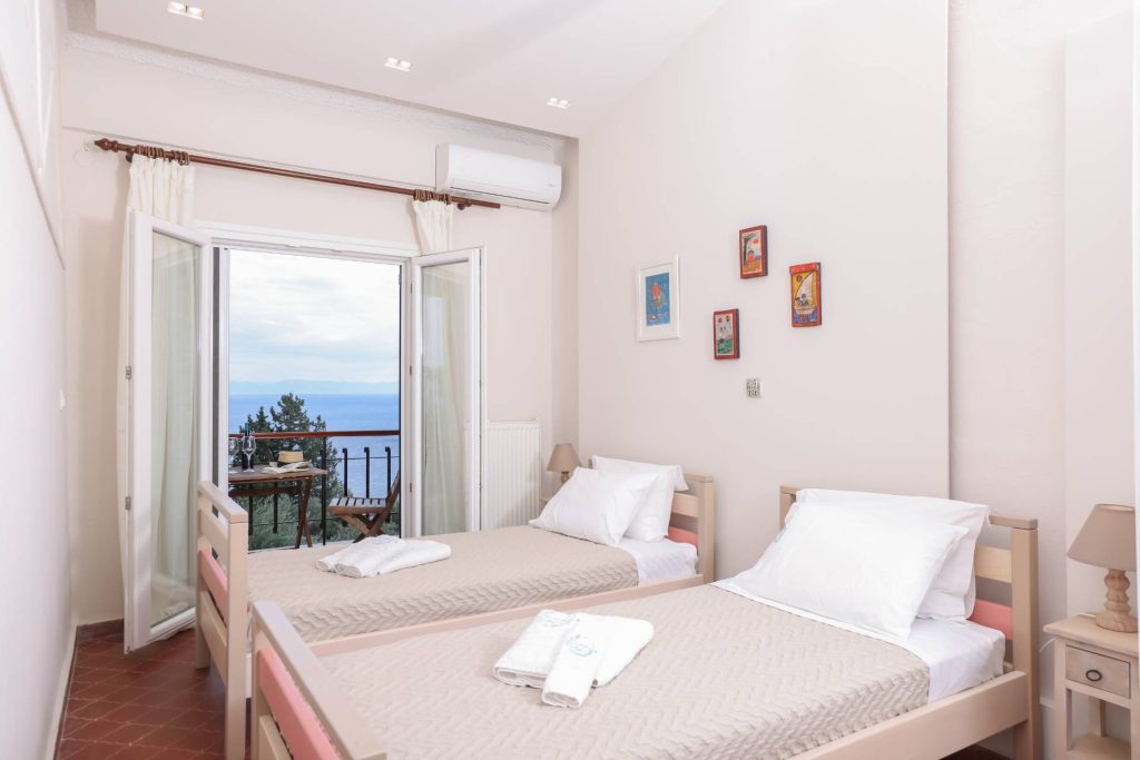 lucky villas guest house room2 01