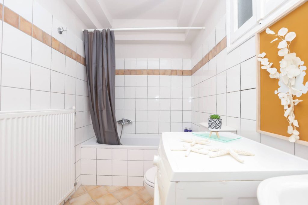 lucky villa guest house bathroom2 02
